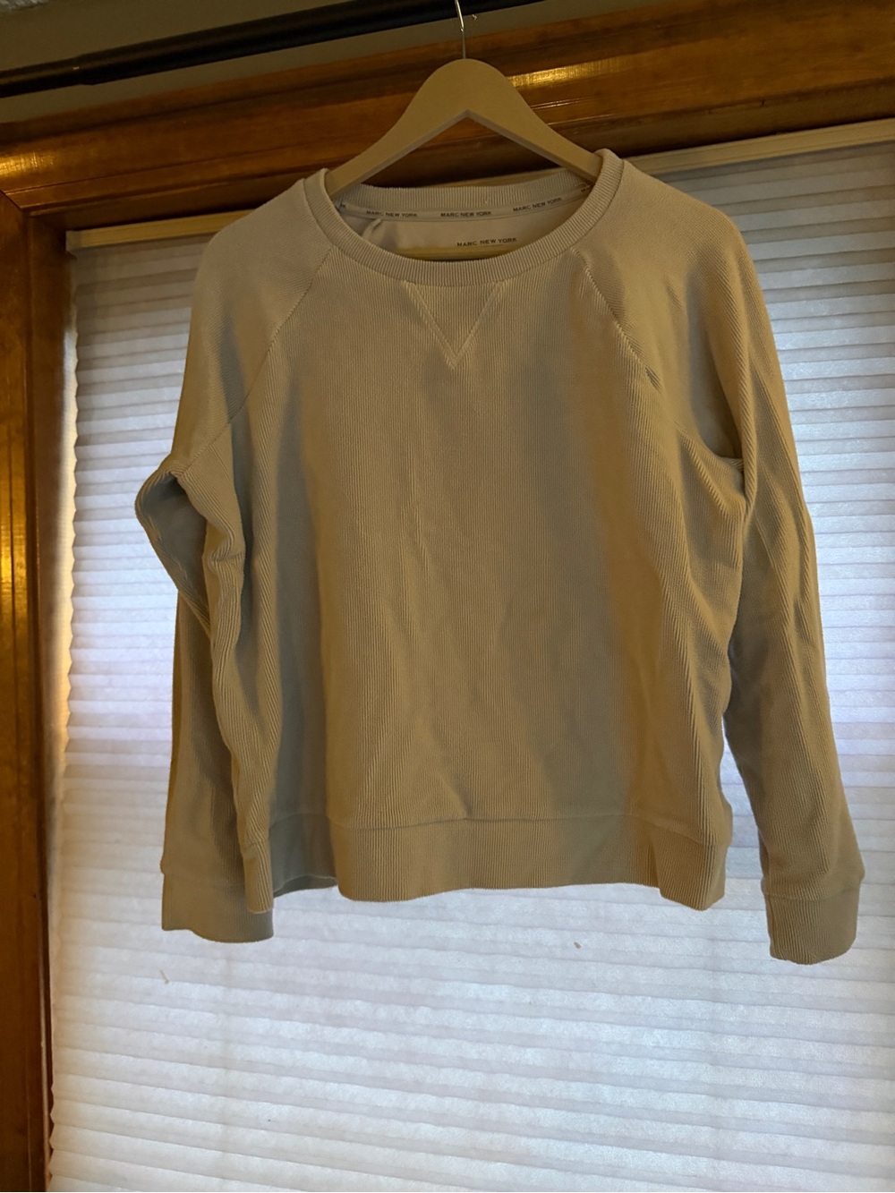 MARC NEW YORK cream & tan sweatshirt in size M #marcnewyork #loungewear 0257